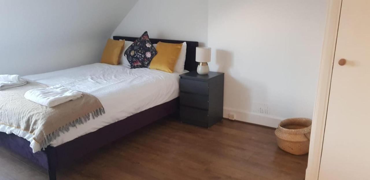 Stunning 1-Bed Apartment In Лондон Екстер'єр фото