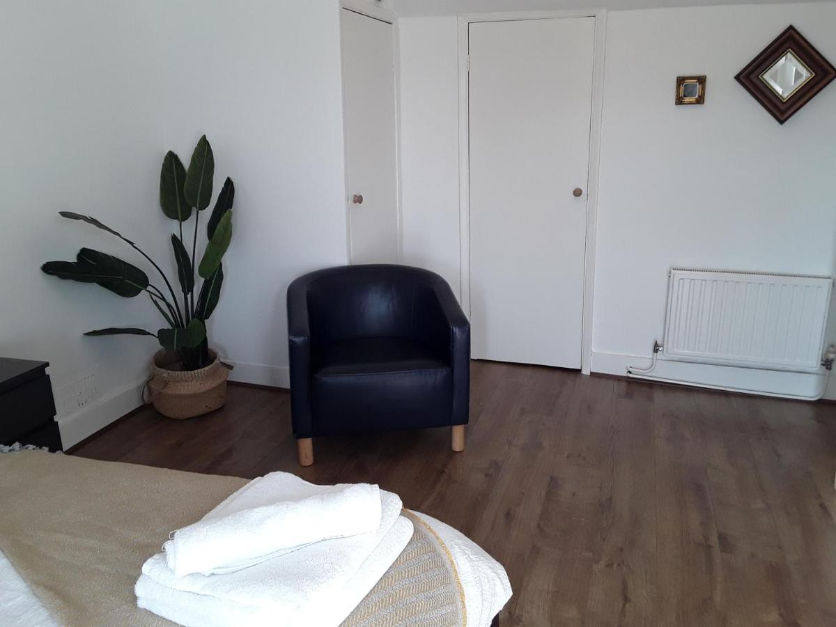 Stunning 1-Bed Apartment In Лондон Екстер'єр фото